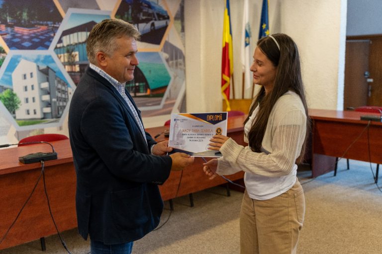 FOTO/VIDEO: Elevii medieșeni cu rezultate foarte bune la Evaluarea Națională și Bacalaureat au fost premiați