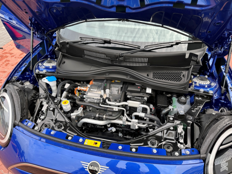 BMW a rechemat peste 140.000 de vehicule electrice din toată lumea. A apărut o problemă la baterie