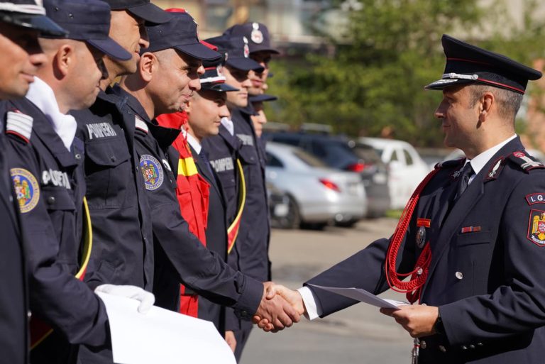 FOTO: Avansări în grad și acordarea titlului Pompierilor Anului de Ziua Pompierilor, la Sibiu
