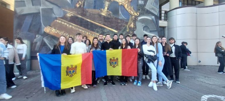 Printre alegătorii moldoveni la secția de votare din Sibiu