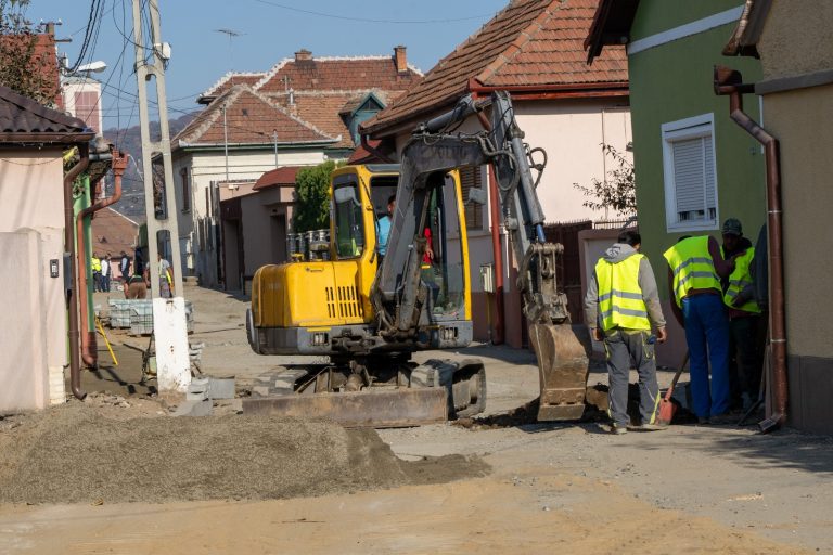 Lucrările de reabilitare a străzii Traian din Mediaș au început