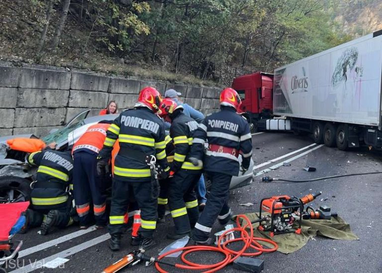 ULTIMA ORĂ/FOTO: Accident grav pe Valea Oltului. Traficul este blocat total