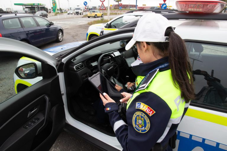 FOTO: Polițiștii rutieri din Sibiu au aplicat primele amenzi pe tablete