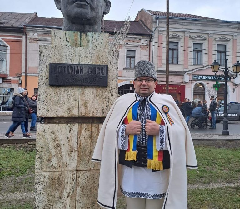 FOTO/VIDEO: De profesie salvator, născut pentru folclor. Cătălin Emil Bobar a câștigat premiul I la un concurs național de muzică populară