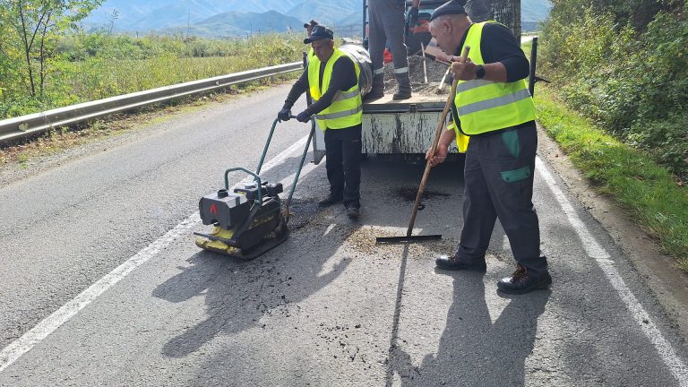 Plombări pe mai multe drumuri din județul Sibiu în această săptămână