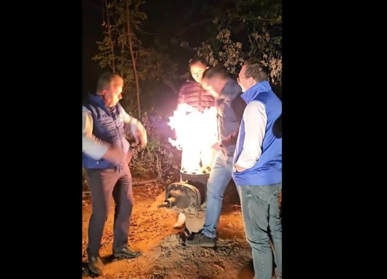 VIDEO – Ei vor să fie aleșii românilor: Mai mulți candidați pentru Parlament au dat foc unei sonde