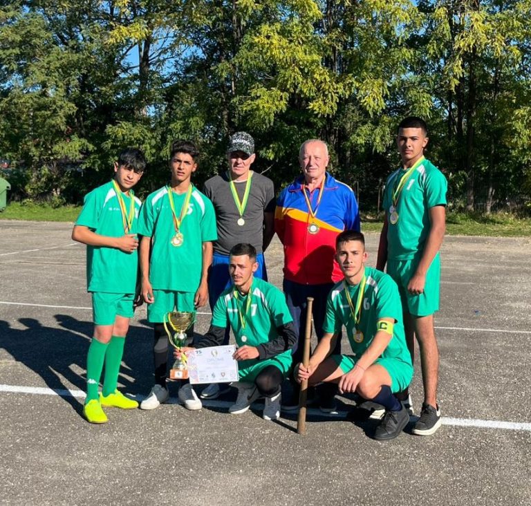 Echipa de oină a Școlii Gimnaziale „Matei Basarab” Turnu Roșu a câștigat locul I la Memorialul din Argeș