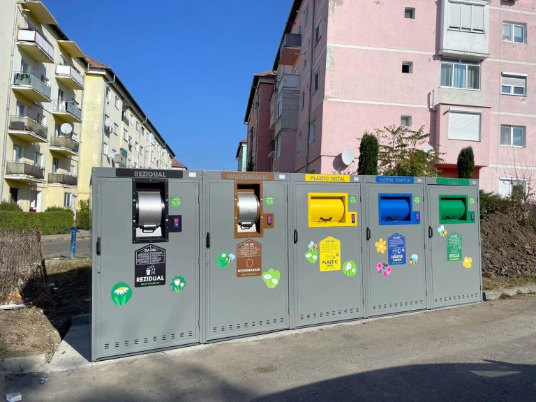 FOTO: A început amenajarea insulelor ecologice în Copșa Mică