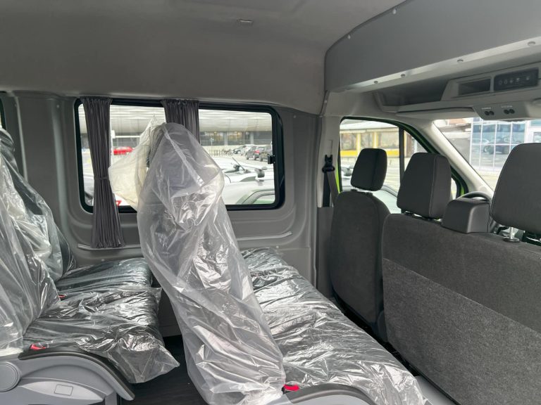 Microbuze școlare la prețuri umflate din fonduri UE: anchetă europeană și suspiciuni de achiziții dirijate