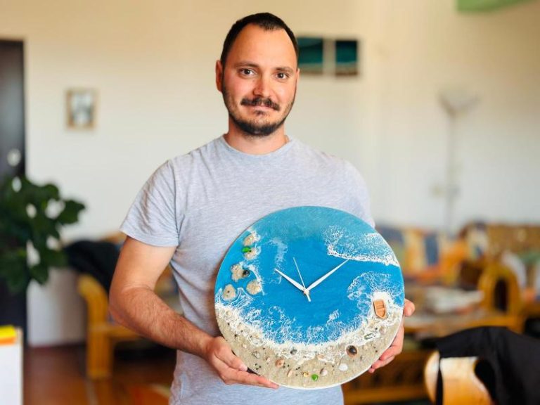 Cu ceasurile Resin.Art.SM, vezi ora exactă printre valurile mării