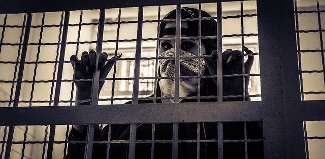 EDITORIAL. În sfârșit, avem „săli de detenție” în școli