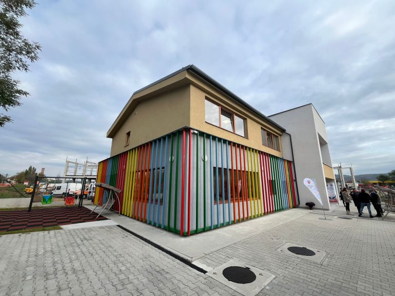 FOTO: Casele de tip familial pentru copiii din Sibiu, inaugurate pe strada Drumul Ocnei