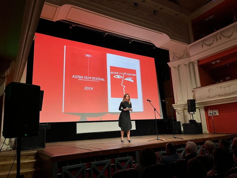 Foto: Sute de spectatori la deschiderea Astra Film Festival