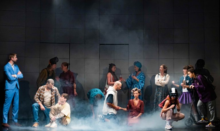 Adolescenți în dialog cu actorii la Teatrul „Gong” Sibiu