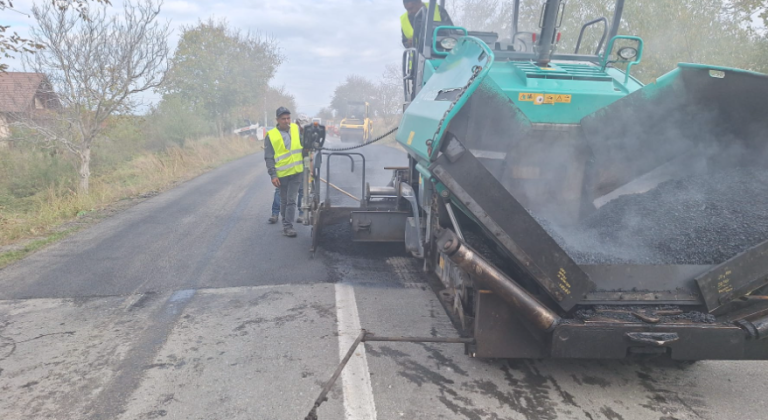 Lucrări de întreținere și reparații pe drumurile județene din Sibiu, desfășurate de Drumuri și Poduri SA