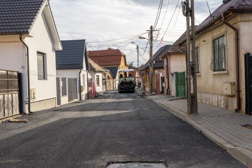 FOTO VIDEO Trei Str zi Din Cartierul Mo nei Din Media Sunt Asfaltate 