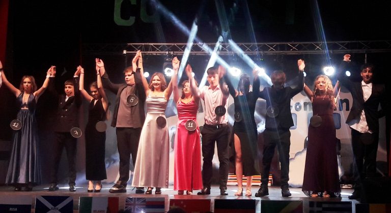 FOTO/VIDEO: Mara Tăpălagă și Nicolas Socaci sunt Miss și Mister Boboc la „Axente Sever” Mediaș