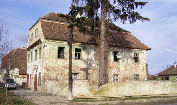 FOTO: A fost scoasă la vânzare casa natală a baronului Samuel von Brukenthal
