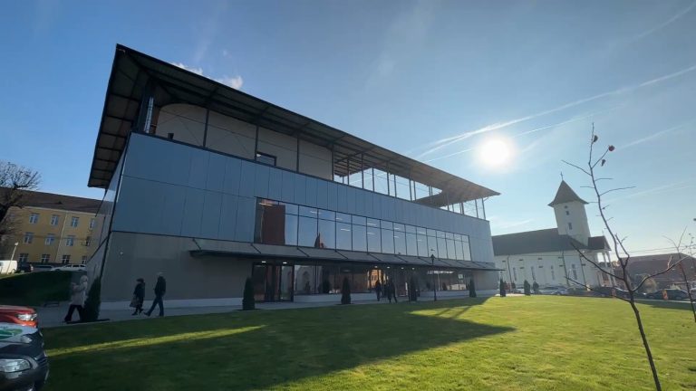 FOTO: Mediașul are un Centru Social Comunitar de Agrement și Sport spectaculos