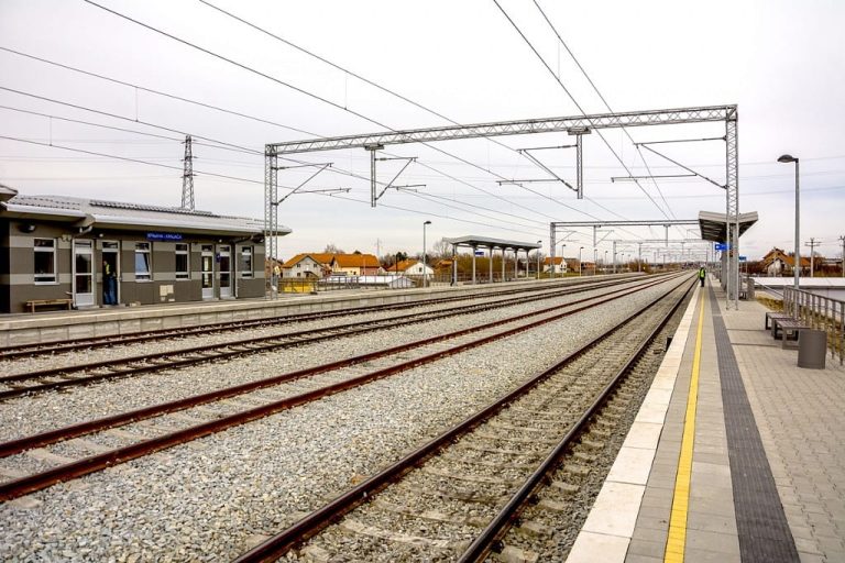 Tronsoanele de cale ferată Râmnicu Vâlcea-Sibiu-Vințu de Jos și Copșa Mică-Sibiu, în lista prioritară pentru electrificare