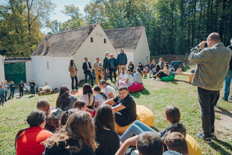 Muzeul ASTRA: 50 de liceeni vor beneficia de cursuri și activități educaționale în muzeu