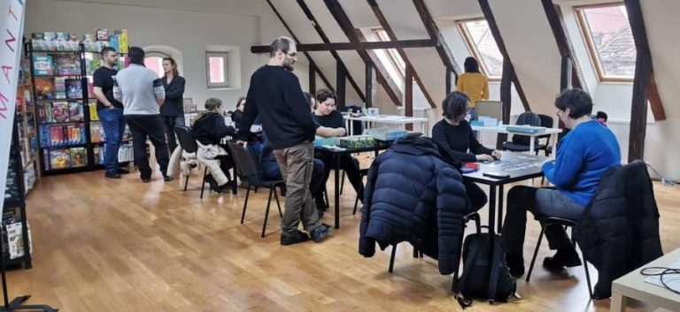 24,5 Ore de BoardGames. Un maraton de jocuri pentru copiii din centrele de plasament