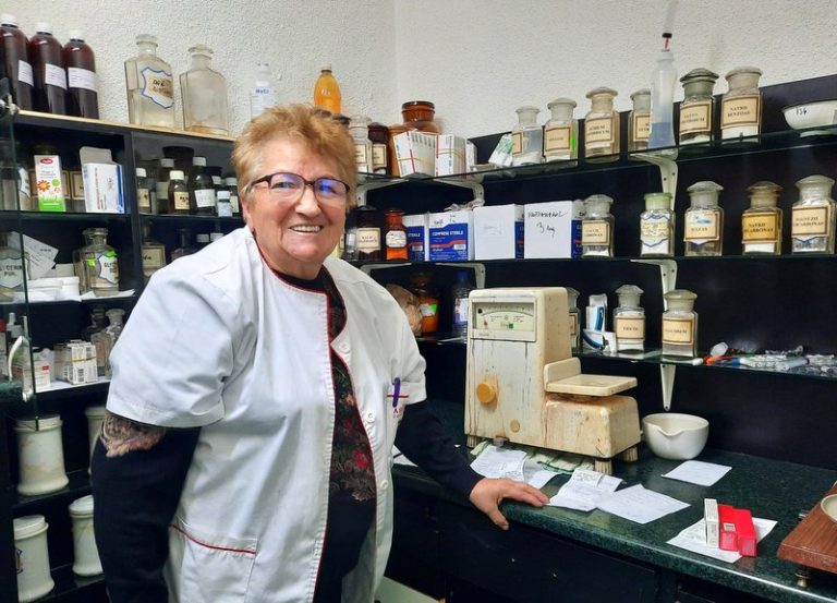 Silvia Frecea, minunea de om care deține secretul celor mai eficiente preparate medicale. Spițeria la Sibiu, o meserie cu tradiție de peste cinci sute de ani