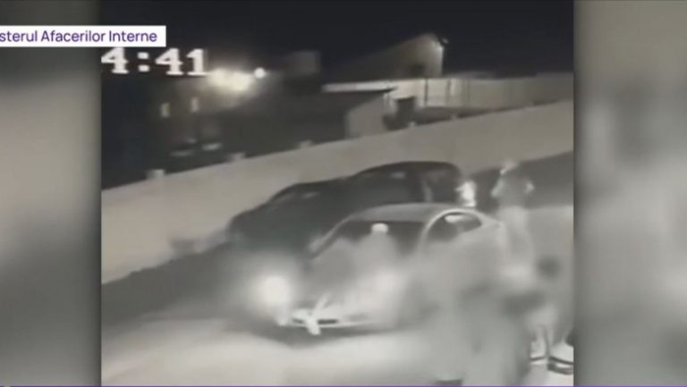 VIDEO: „Distracția” extrem de riscantă a tinerilor. Unul a fost rănit grav într-un accident