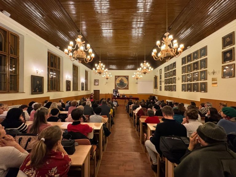 „Îndrăzniți să-L iubiți pe Dumnezeu!” – Mesajul părintelui Octavian Blaga despre Iubire