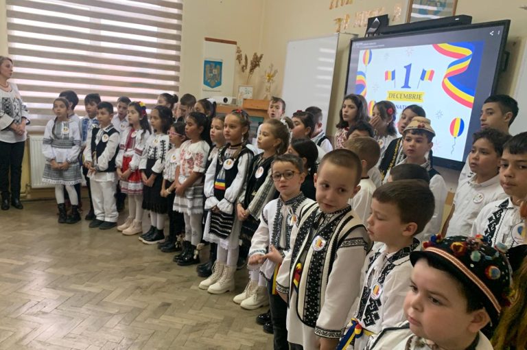 Ziua Națională a României sărbătorită cu emoție la Ruja