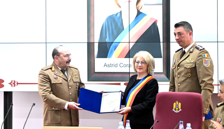 Primarul Astrid Fodor, distinsă cu titlul de Senator de Onoare al Academiei Forțelor Terestre „Nicolae Bălcescu” Sibiu
