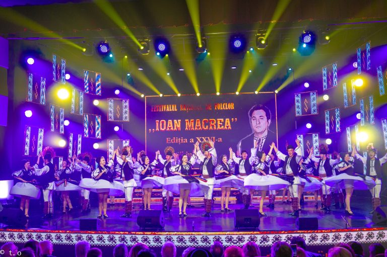80 de ani de folclor autentic: Festivalul „Ioan Macrea” a celebrat moștenirea Junilor Sibiului