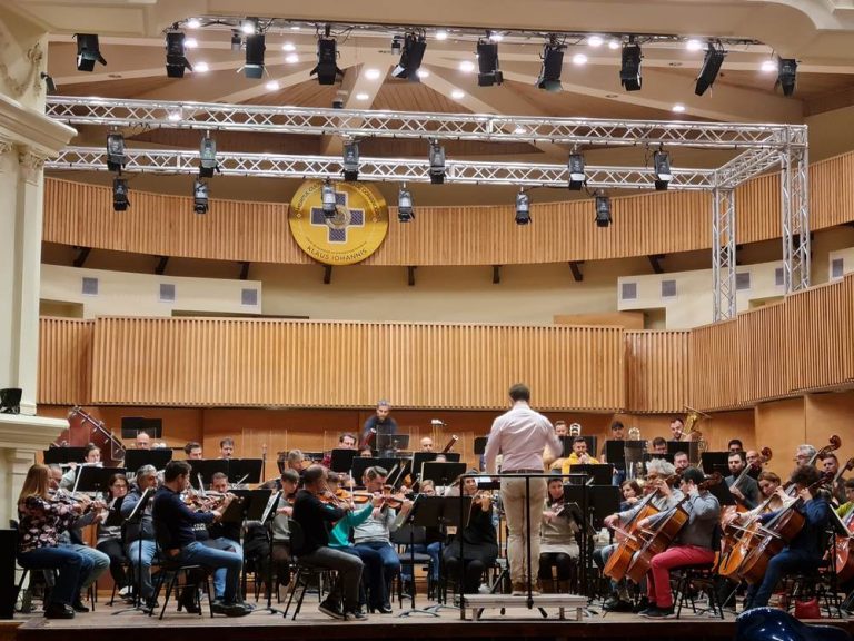 EDITORIAL. Viol(oncel)ul de la Filarmonică