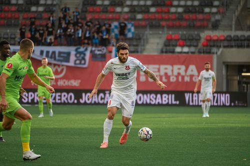 Un meci cu scor de noapte albă