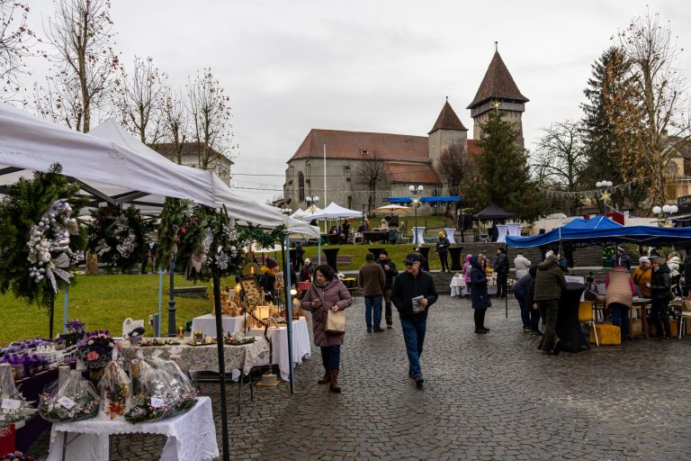 „Sărbători de iarnă la Șura Mică”. Evenimentul care a unit producătorii locali cu membrii comunității