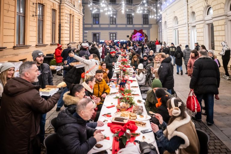 Comunitatea se reunește la Community Dinner #2