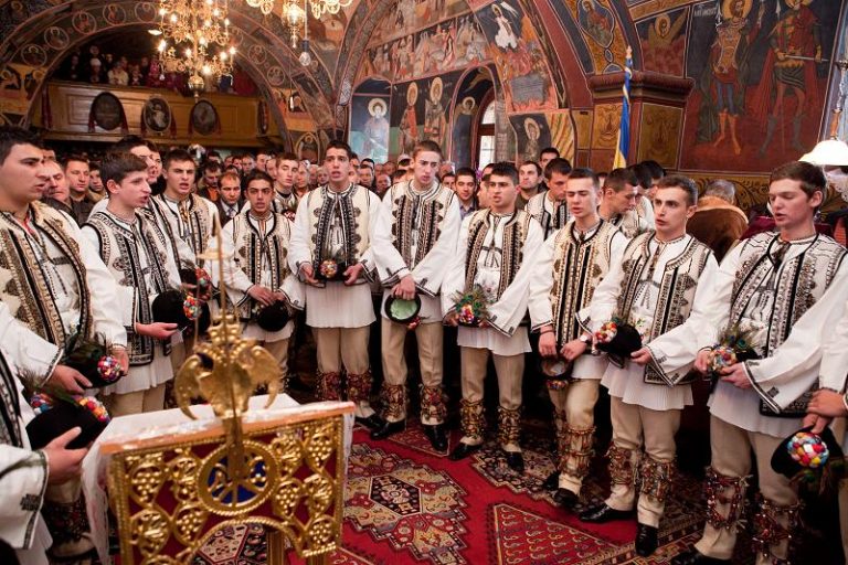 Adusul Fagului la Sadu – o tradiție vie păstrată cu mândrie