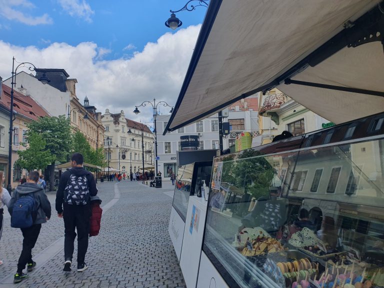 Se depun cererile pentru comerțul stradal alimentar pe strada Nicolae Bălcescu