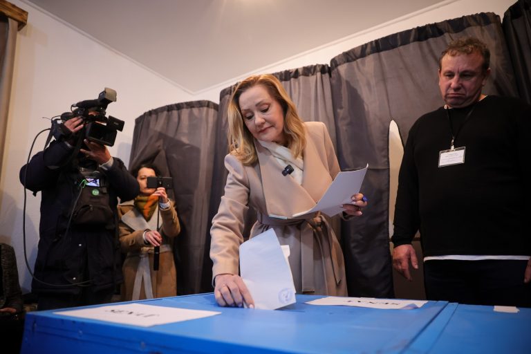 Elena Lasconi îl amenință cu suspendarea pe Nicușor Dan și desființează proiectele premierului Bolojan