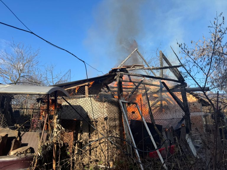 ULTIMA ORĂ/FOTO: Un incendiu a făcut prăpăd în Șura Mare. Două anexe au fost distruse
