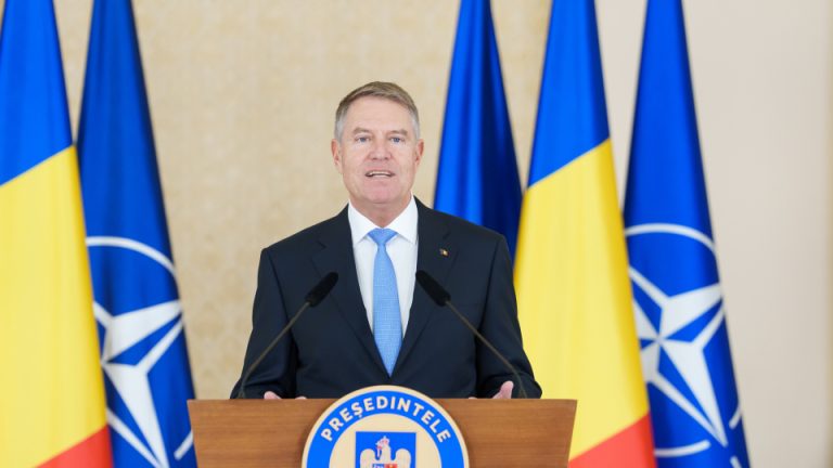 VIDEO Klaus Iohannis în mesajul de Anul Nou: Cei care vor acum să ne dezbine și să ne întoarcă spre un trecut întunecat nu vor reuși
