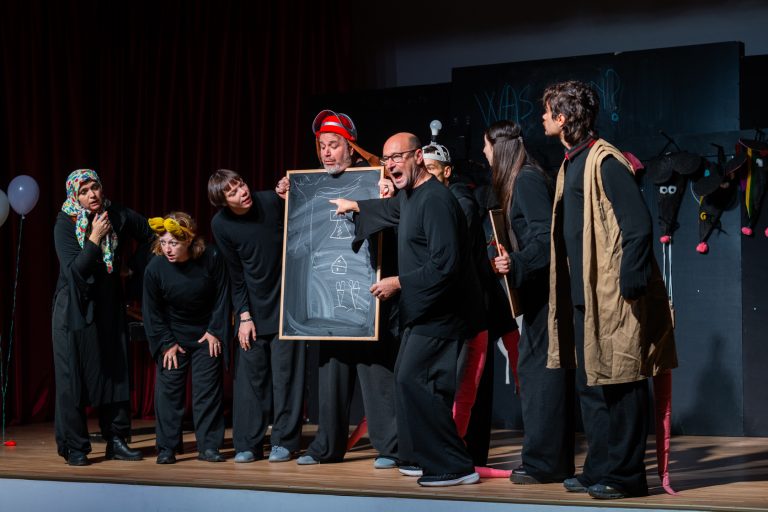 Turneul „Legenda din Hamelin, o posibilă istorie a sașilor” – Peste 750 de elevi din județul Sibiu au trăit magia teatrului