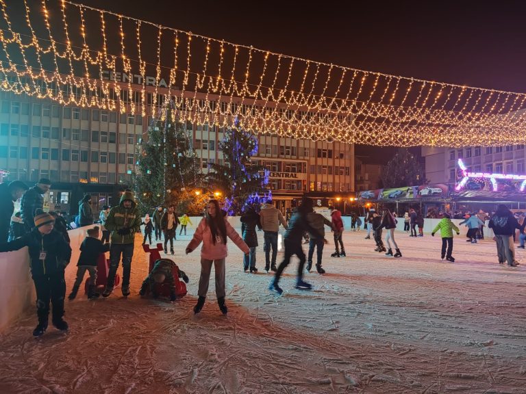 Weekend de poveste în Mediaș. Moș Crăciun ajunge la Târgul de Sărbători și aduce o mulțime de concerte