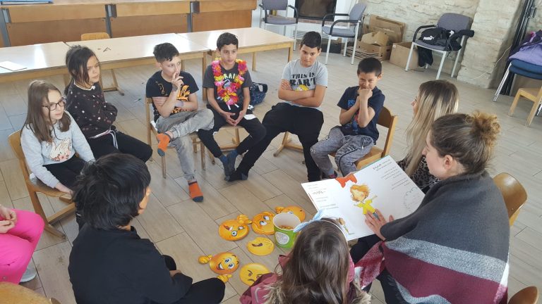 Bazarul de Crăciun de la Șura Culturală Gușterița: O ocazie de a susține educația