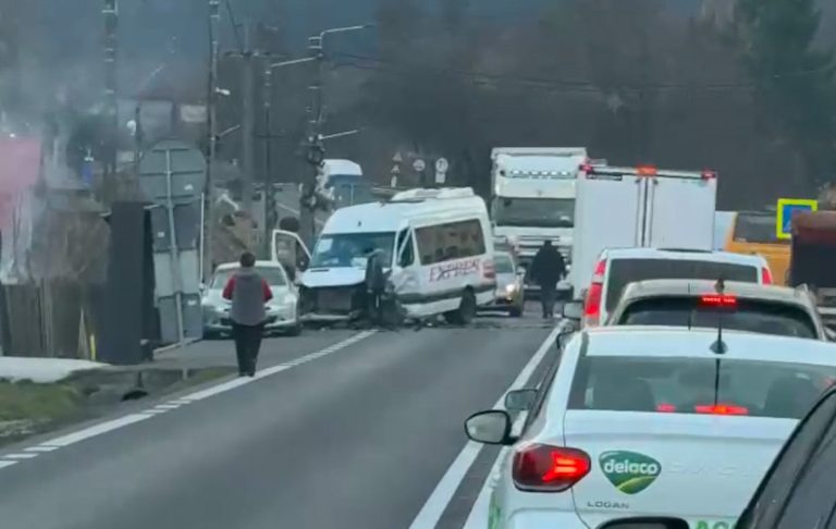 FOTO/VIDEO: Grav accident rutier pe Valea Oltului. 5 persoane transportate la spital