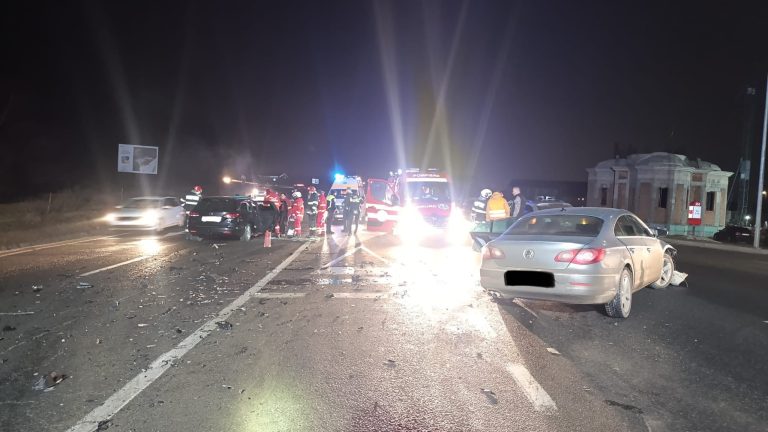 ULTIMA ORĂ/FOTO: 7 persoane transportate la spital după un accident rutier