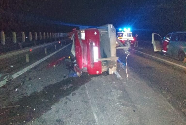 ULTIMA ORĂ/FOTO: 12 persoane implicate într-un eveniment rutier pe A1