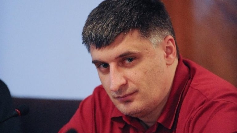 Un candidat-surpriză la alegerile prezidențiale vrea să interzică partidele AUR și SOS