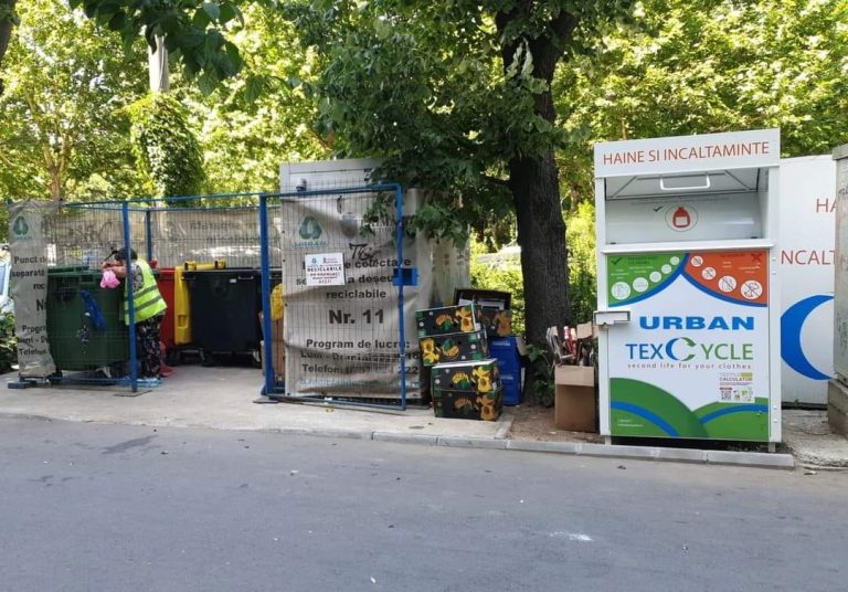 Din 2025 suntem obligați să colectăm separat hainele vechi și alte textile