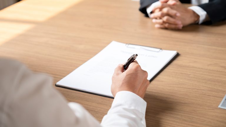 Concedieri în România: 1.000 de angajați au fost dați afară în fiecare lună